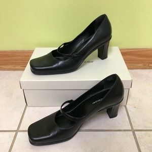 Naturalizer Zone in “Black” leather. Sz 9